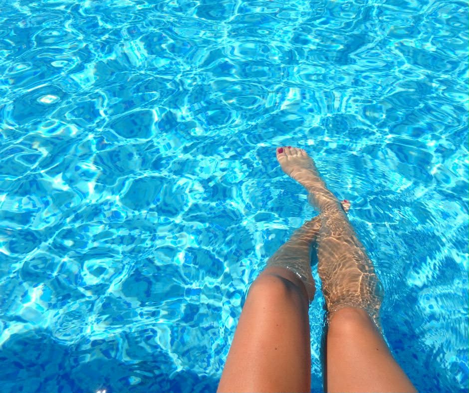 A sima bor szabadsaga - labak a medenceben